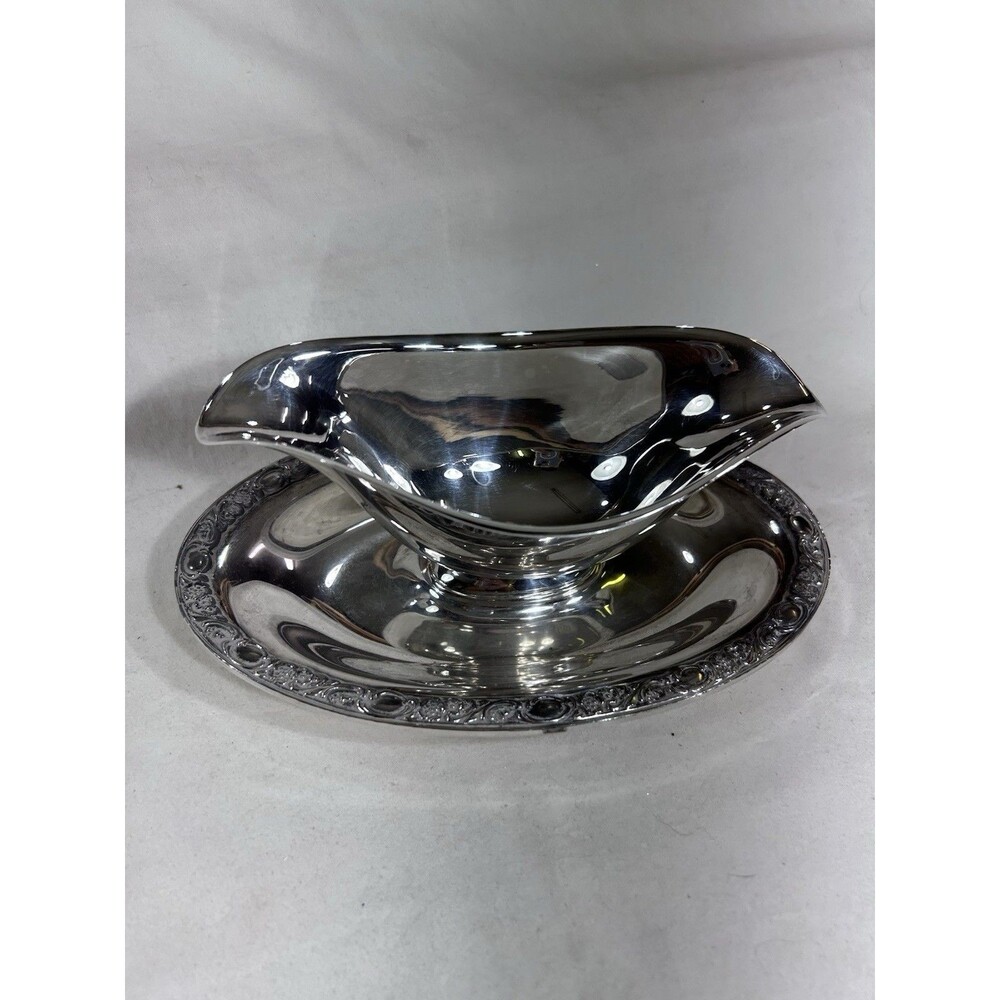 Vintage Wm Rogers Silverplate Gravy Boat Attached Underplate Holiday Table